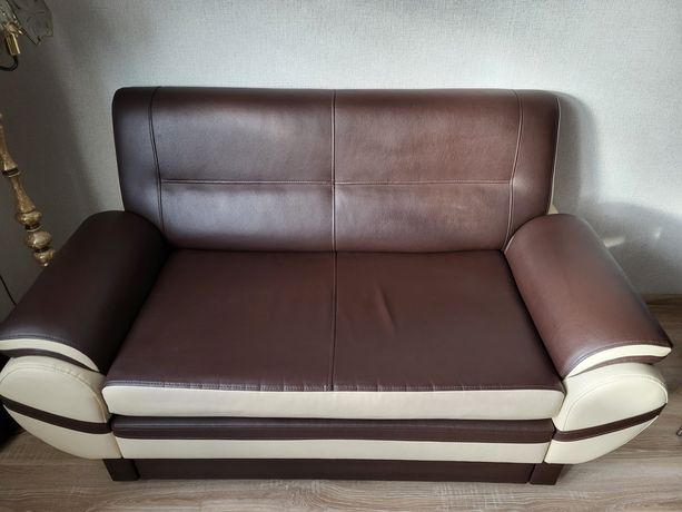 Sofa 2 osobowa z funkcją spania + pufa