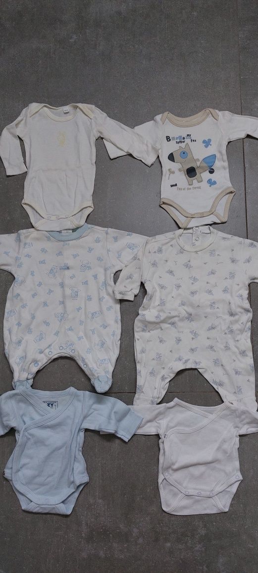 Interiores, pijamas e bodys bebé tamanhos 00, 0 e 1 mês