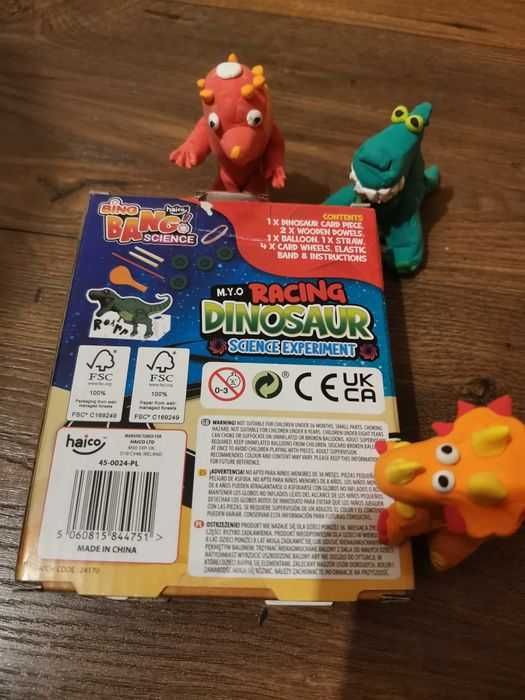 Zestaw zabawek dinozaury puzzle i nauka