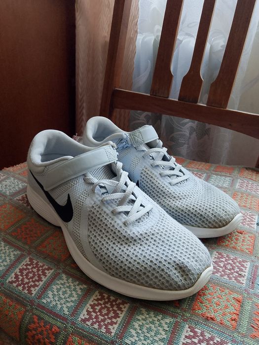 Кросівки чоловічі Nike Revolution