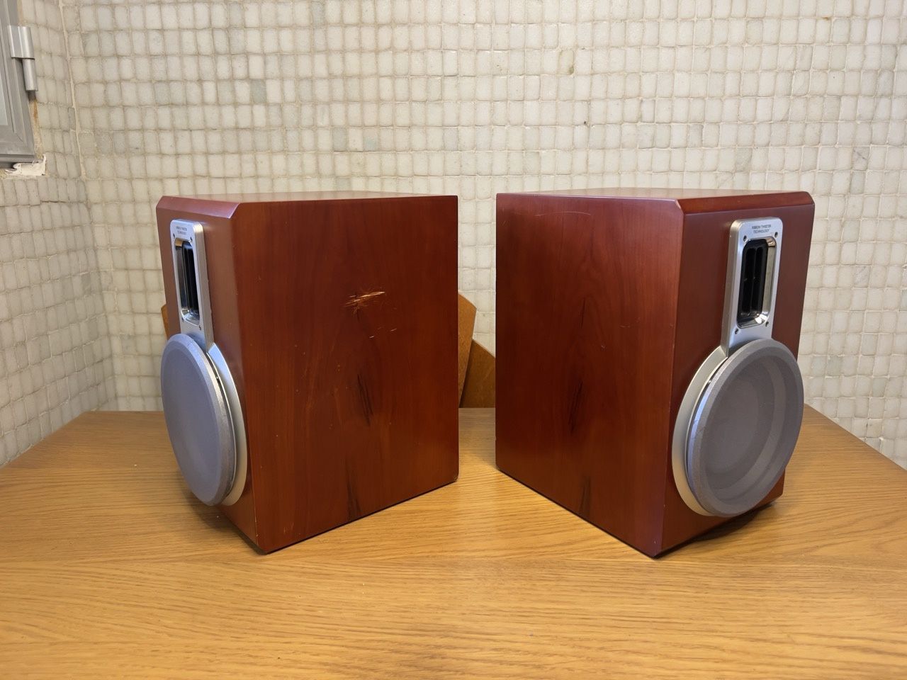 Colunas Hi-Fi em Madeira, ribbon twitters BOOKSHELF