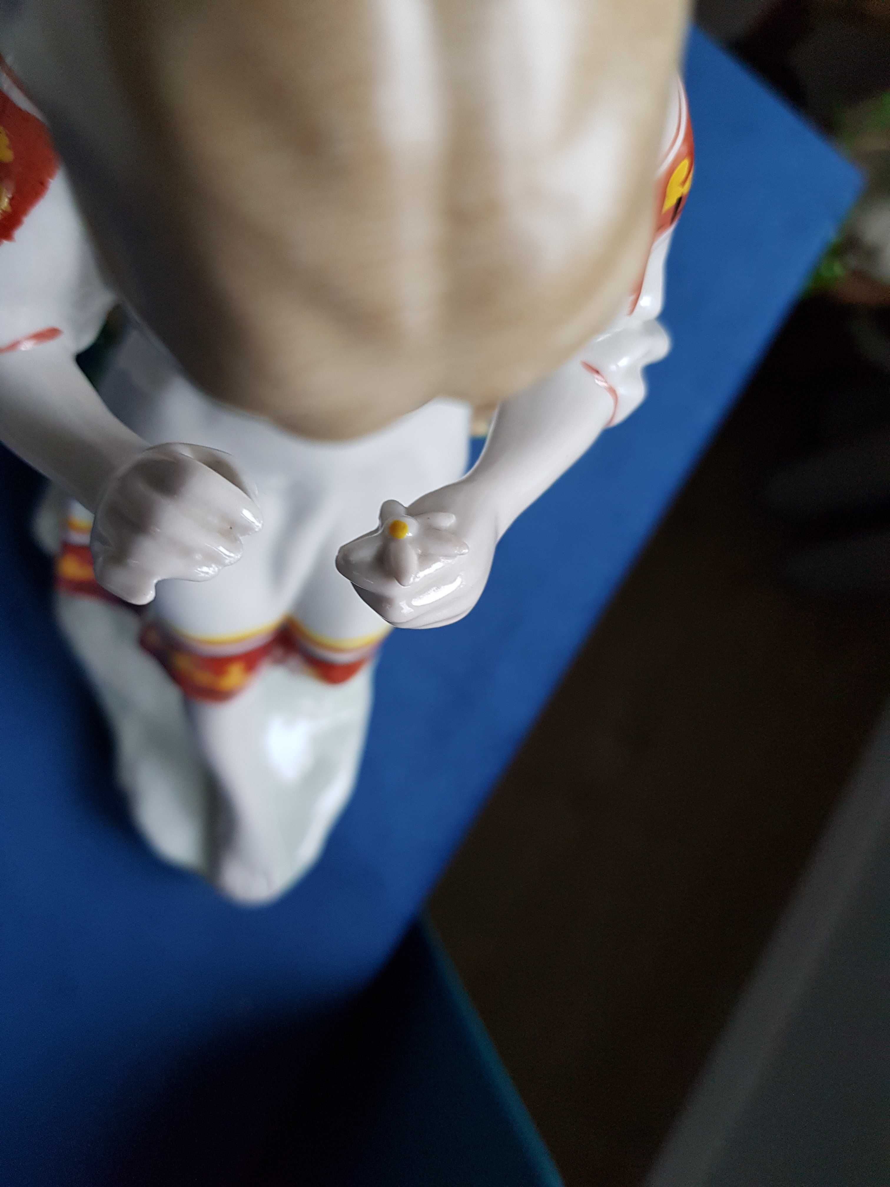 Połonne dziewczyna z rumiankiem porcelana figurka