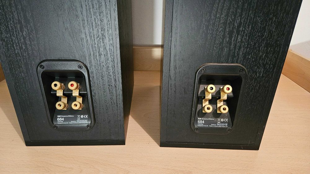 Colunas B&W 684 (par)