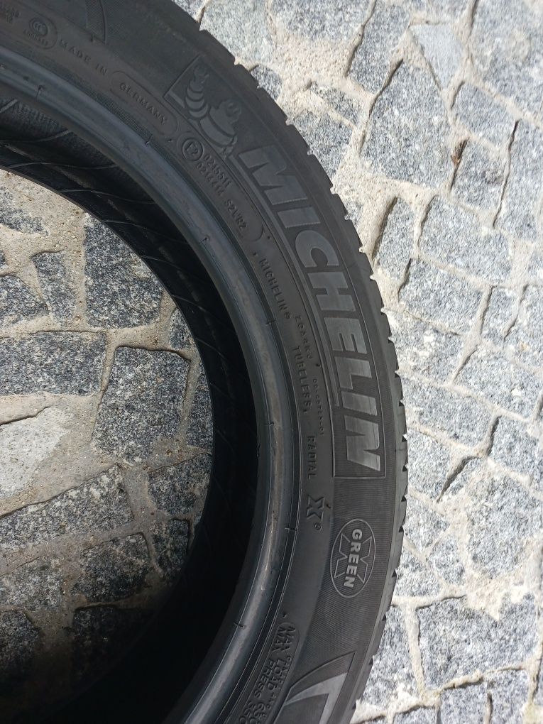 Vendo pneus semi-novos 215/50/18 Michelin