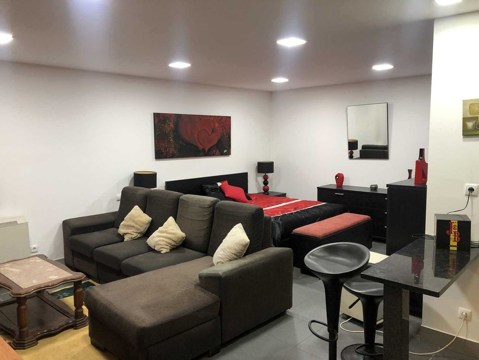 Café/Restauração totalmente equipado e mobilado.