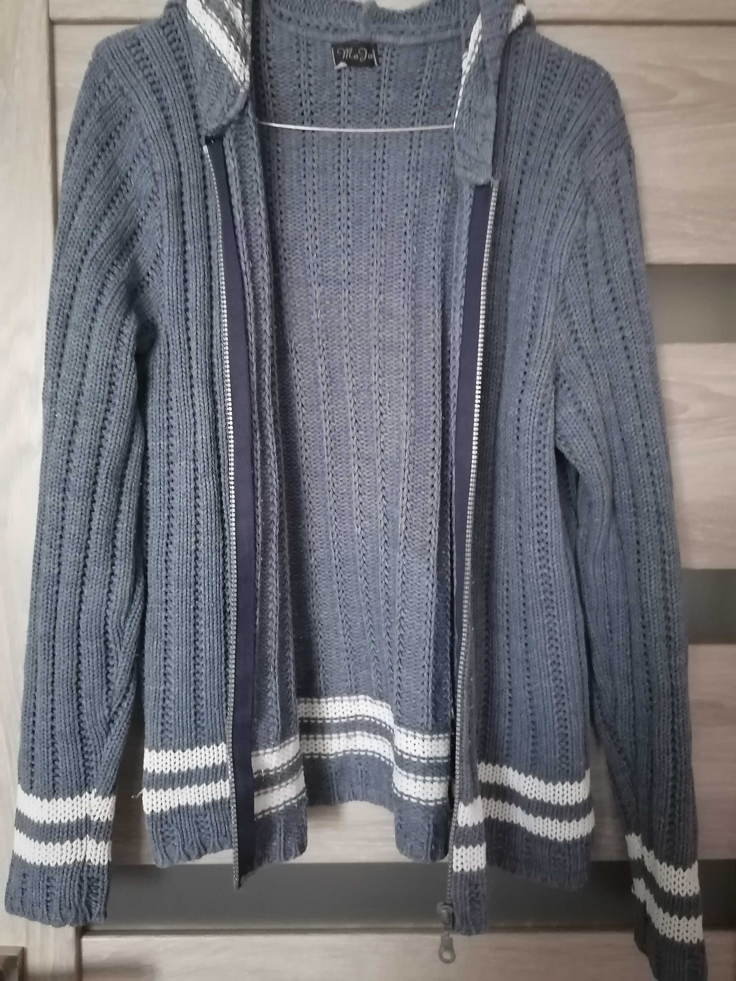 Sweter na zamek z kapturem