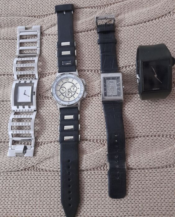 Conjunto de 12 relógios antigos