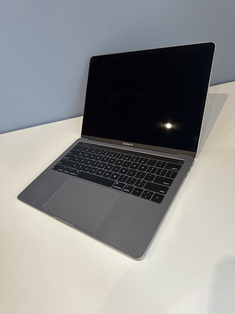Apple MacBook Pro 13 2018 i7, 16gb, ssd 256gb (4)