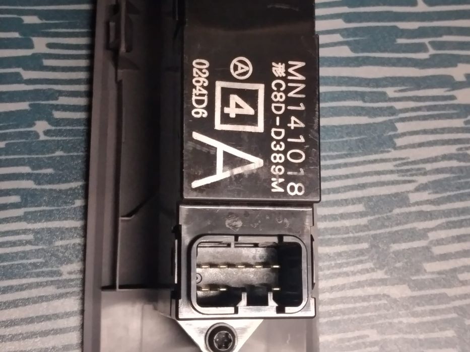 Botões Comando Vidros Mitsubishi Colt Ano 2005 Porta Esquerda e Dirt