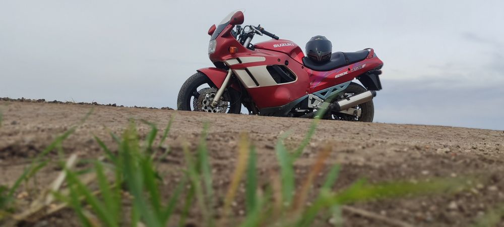 Suzuki GSX 750f Katana