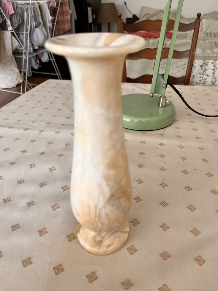 Piękny alabastrowy (onyx?) wazon. Stan idealny