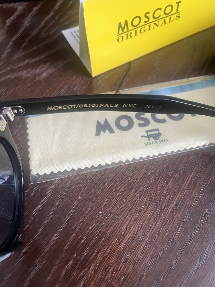 Сонцезахисні окуляри moscot