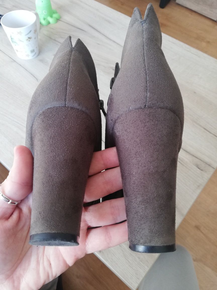 Buty Botki khaki 40 zamsz obcas klocek eleganckie