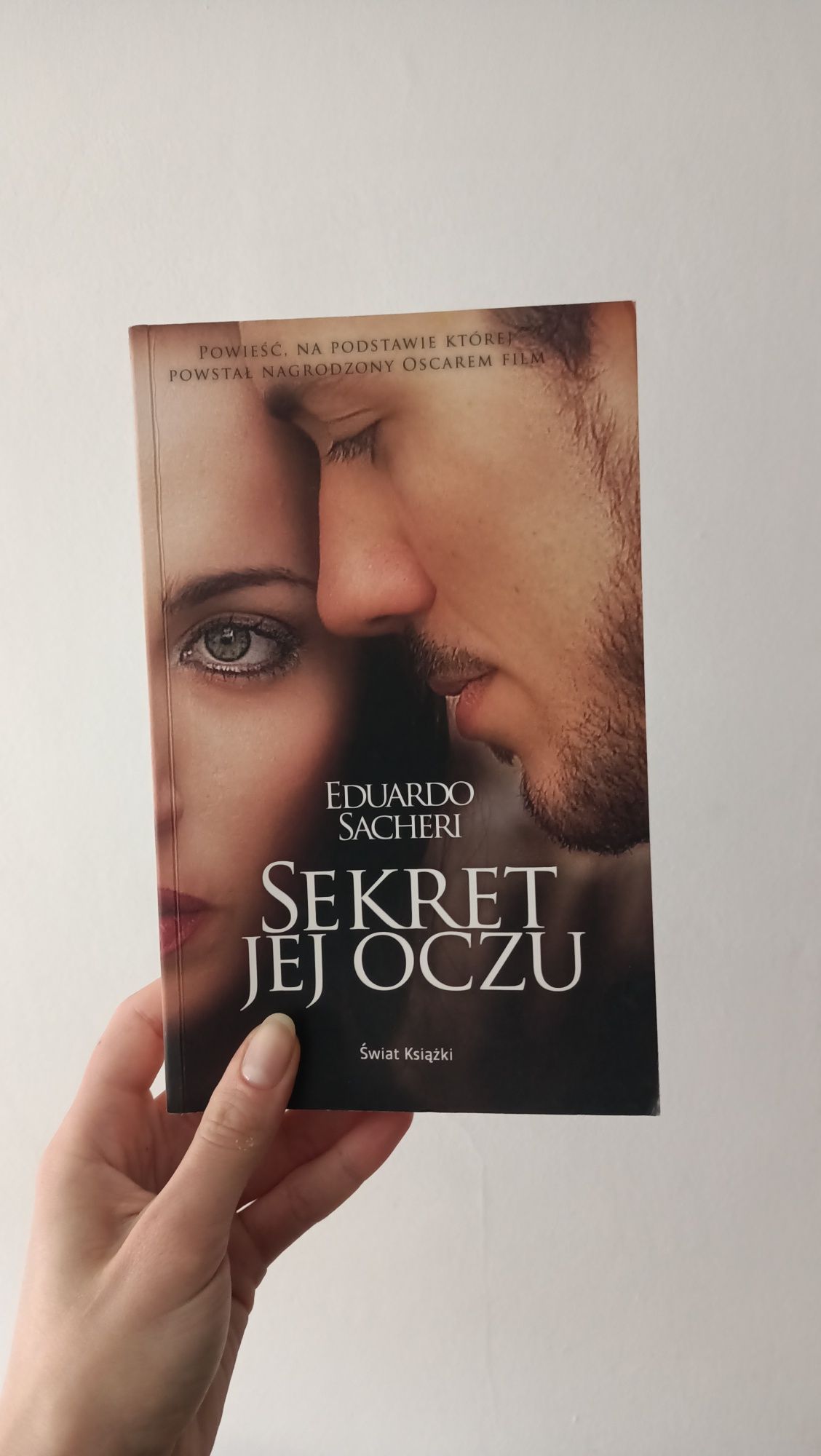 Sekret jej oczu, Eduardo Sacheri