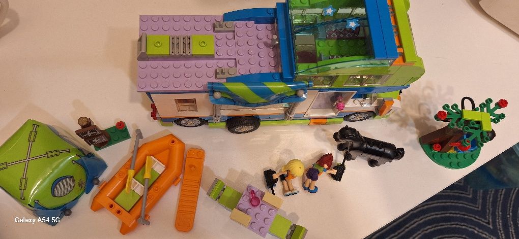 LEGO Friends samochód kempingowy Mii 41339