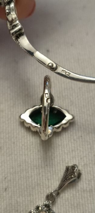 Conjunto antigo em prata com pedra verde