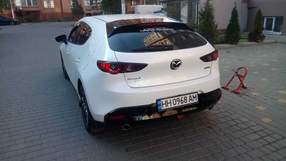 Мазда 3 автомат в белом цвете 2021г mazda 3 automat хэтчбек спорт авто