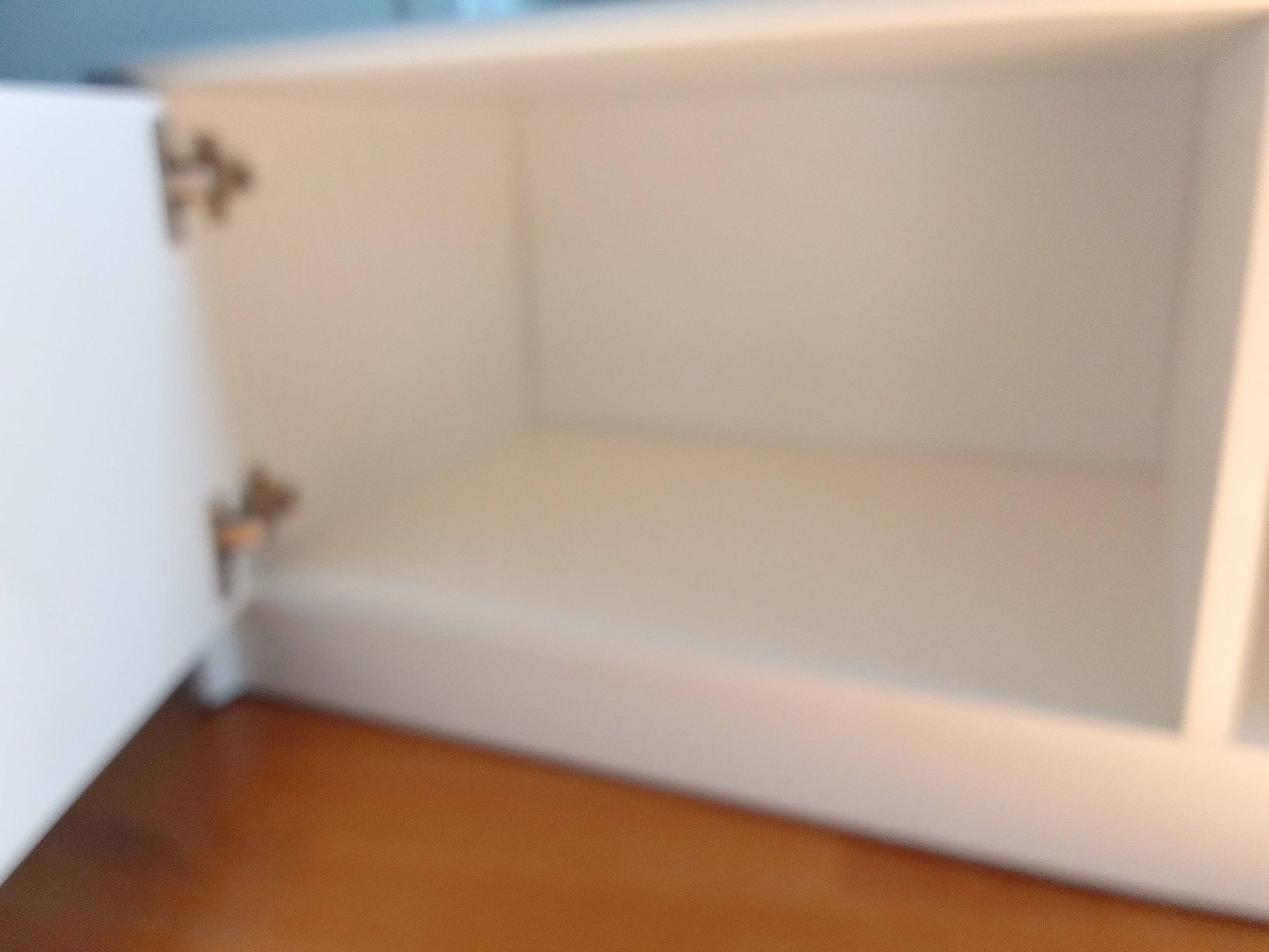 Szafka pod TV biala