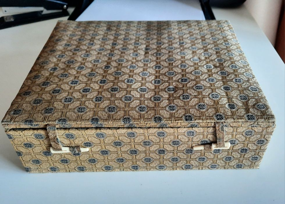 Jogo de xadrez antigo, oriental, em caixa