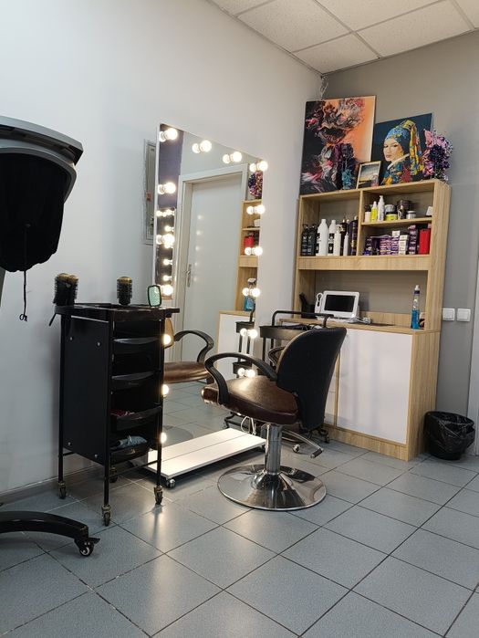 Робочі місця перукаря,кератину, манікюру Маяковського. Є ГЕНЕРАТОР