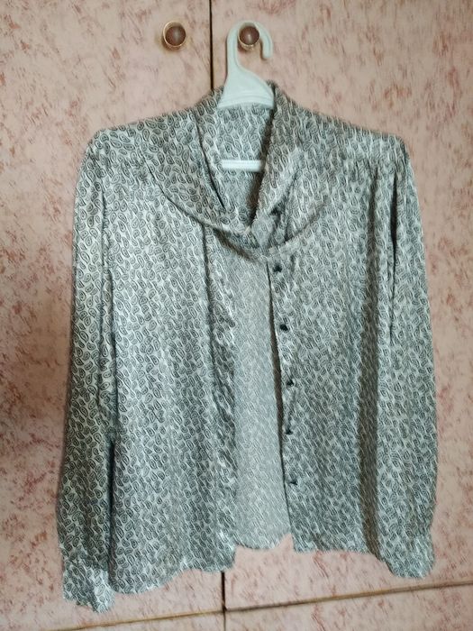 Женские блузки и платья