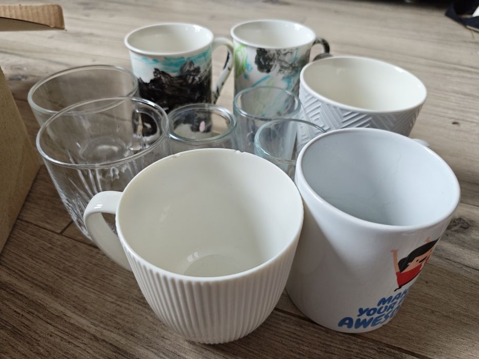 Kubki filiżanki kieliszki