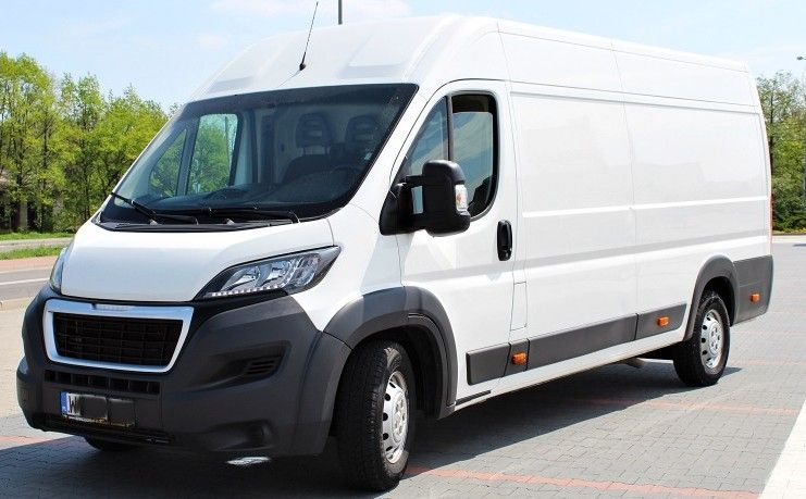 Bus 9 osobowy Renault Trafic Wypożyczalnia Wynajem Busów Autolaweta