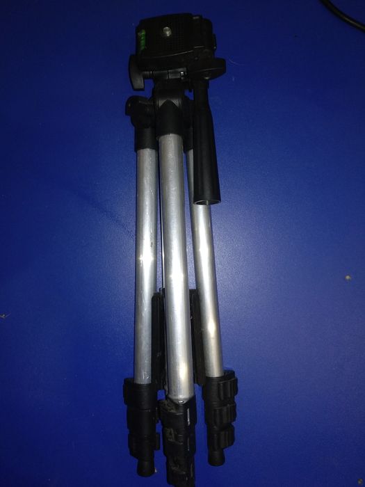 Штатив під проектор 1 метр Регульований