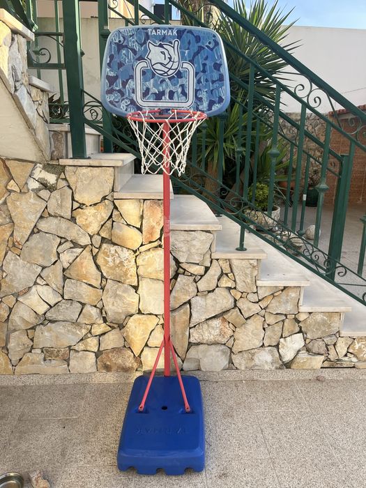 Basquetball cesto com pé