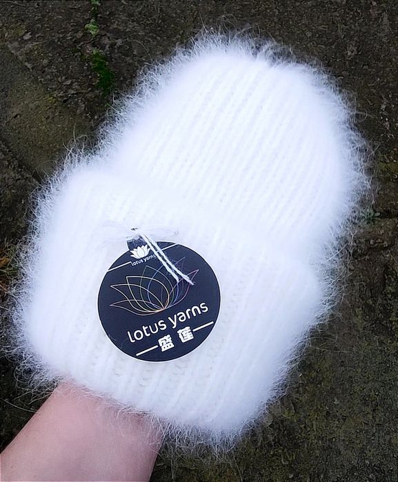 Шапка ангорова в'язана ручна робота довгий ворс в наявності