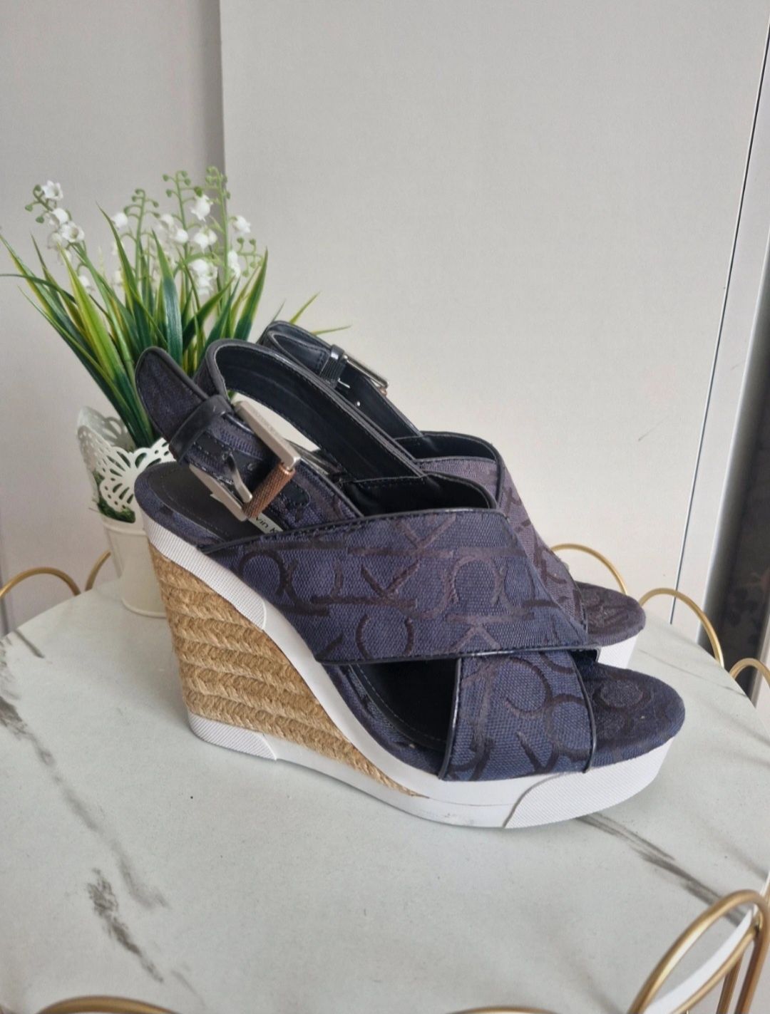 Buty na koturnie