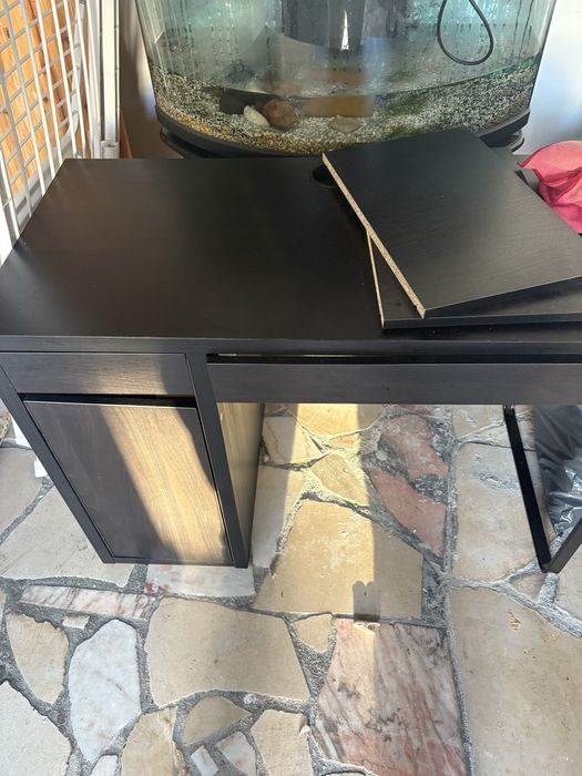 Tenho duas secretarias ikea para venda