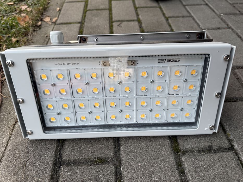 Naświetlacz led STP 20-MLED1/0467/8/740/N Polam-Rem