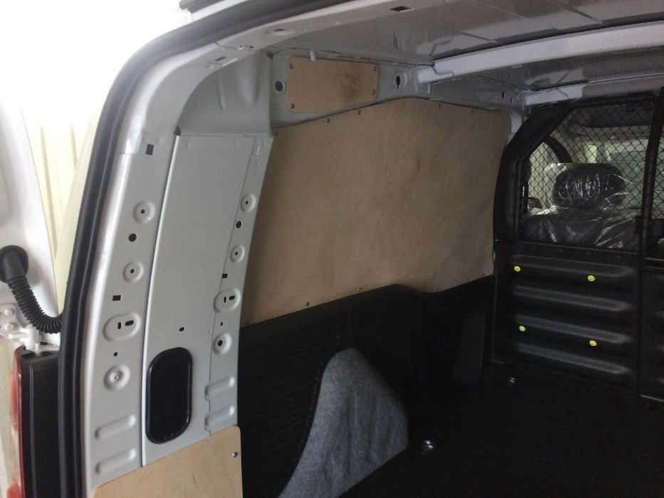 Zabudowa auta dostawczego Peugeot Partner L2H1