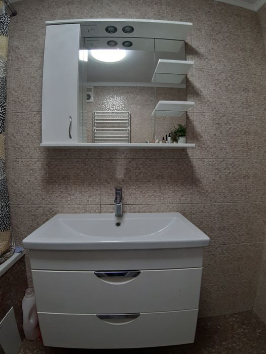 Тумба з умивальником +дзеркало