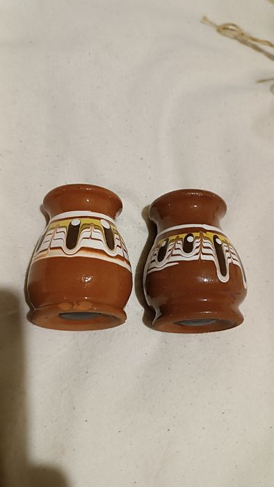 Солонка та перечница в етнічному стилі