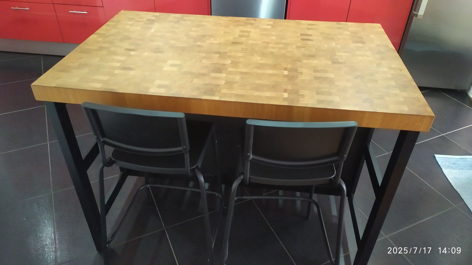 Ilha de cozinha IKEA + bancos altos