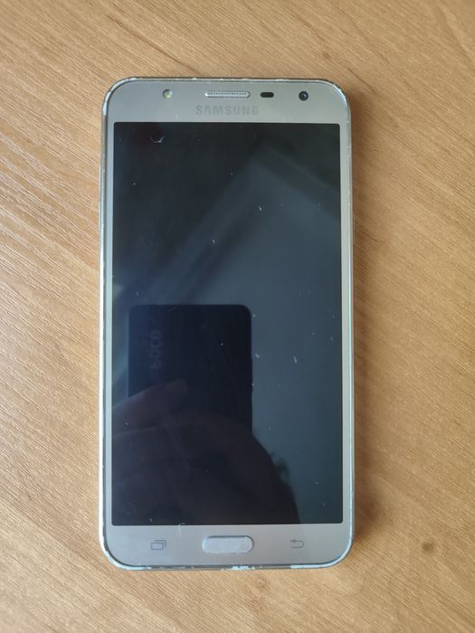 Телефон Samsung J7 Neo