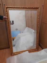 espelho vintage com moldura grande