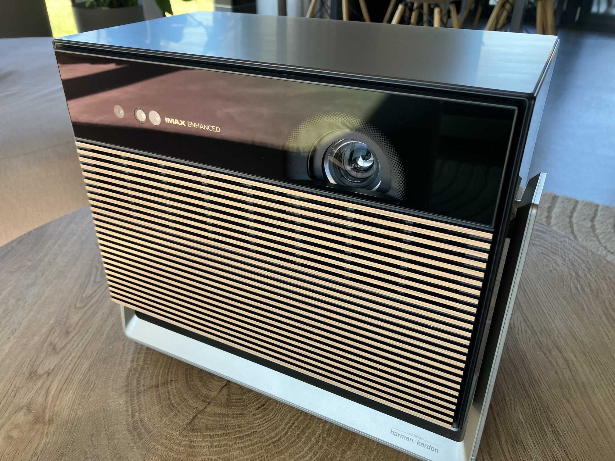 Projektor laserowy wysokiej klasy XGIMI RS 10 Ultra + uchwyt sufitowy