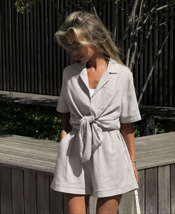 Жіночий літній легкий костюм