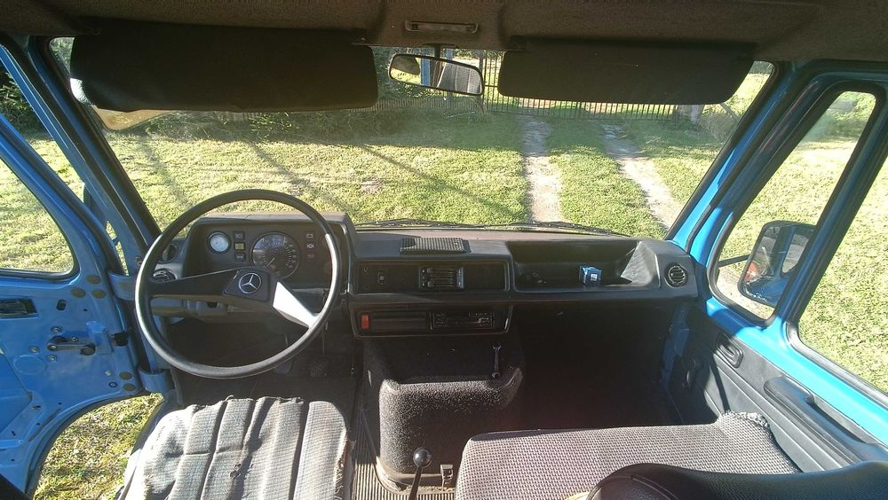 Mercedes-Benz 207D
