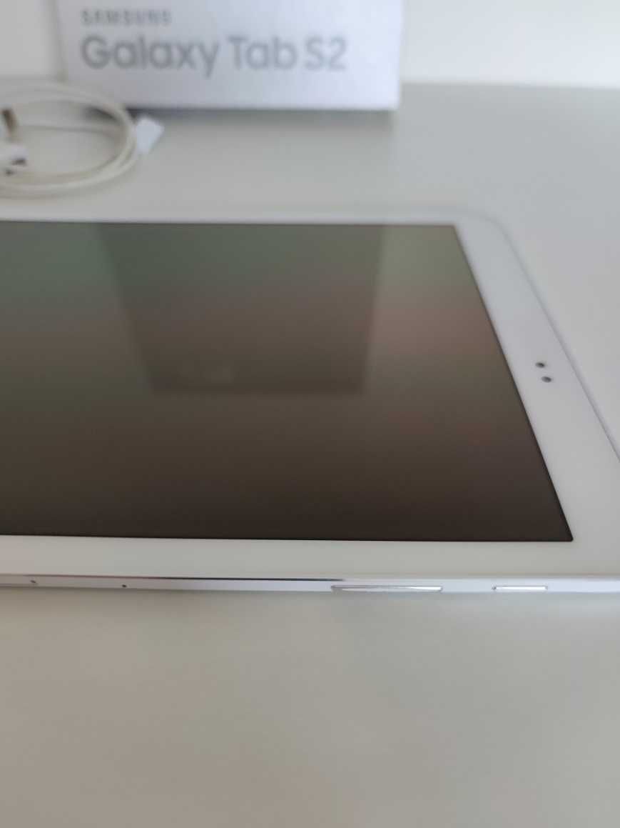 Tablet Samsung Galaxy Tab S2 WiFi (T813) 9,7"  3 GB  /  32 GB biały