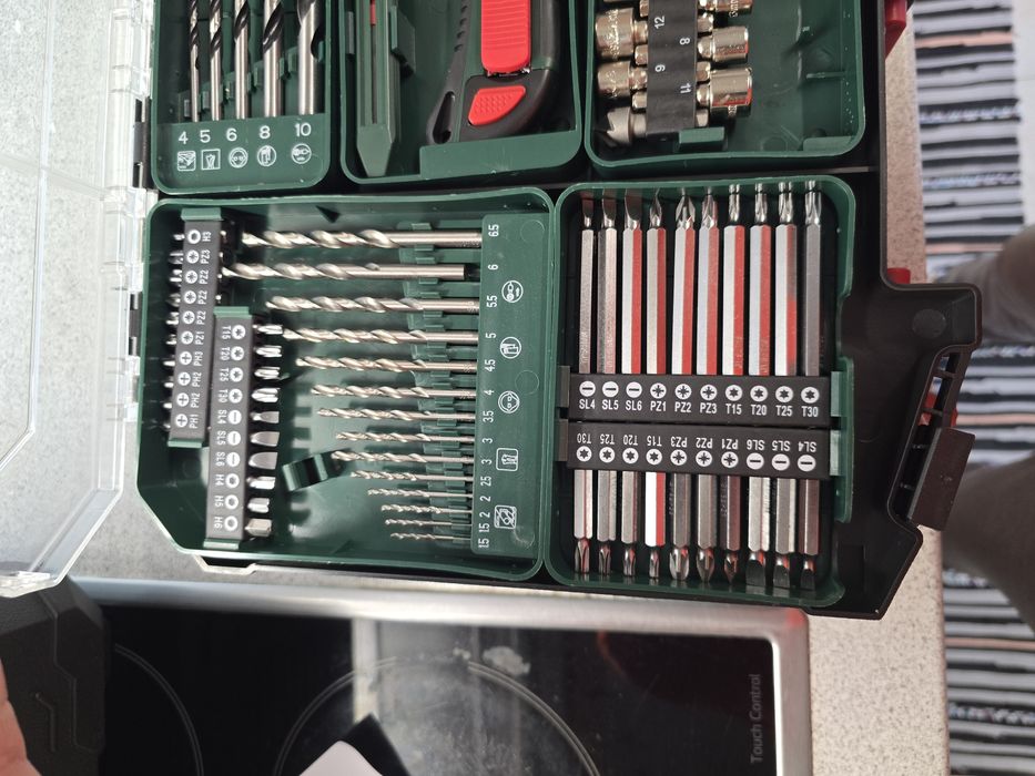 Aparafusadora 20v com acessórios parkside