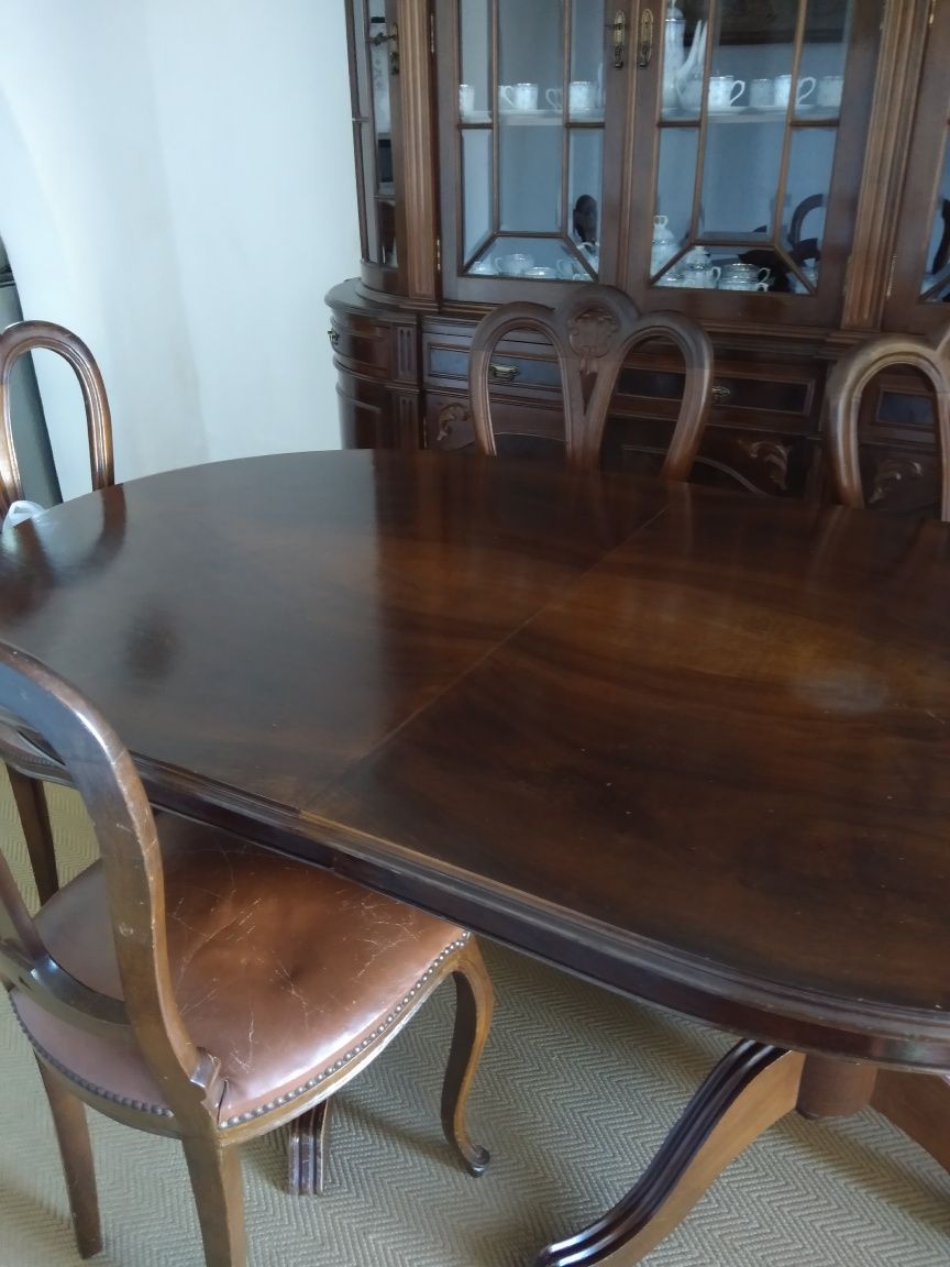Mesa de sala de jantar com 6 cadeiras
