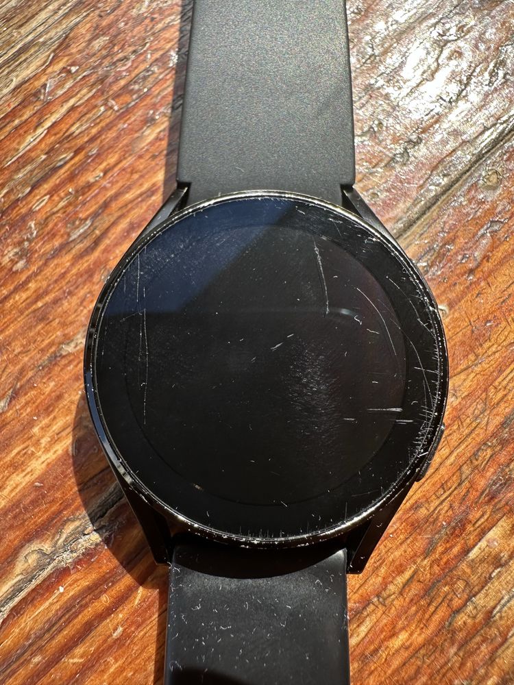 продам Samsung Galaxy Watch 4 в чорном цвете.