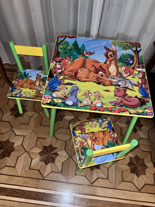 Дитячий столик зі стільцями