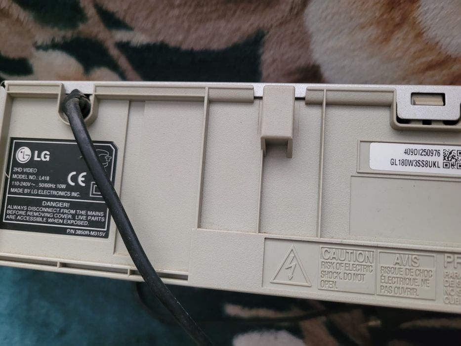 Відеомагнітофон LG L418