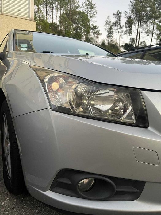 Chevrolet Cruze 1.6 LS (2010) – Bem estimado