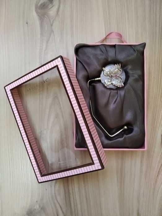 Piękny wieszak na torebkę